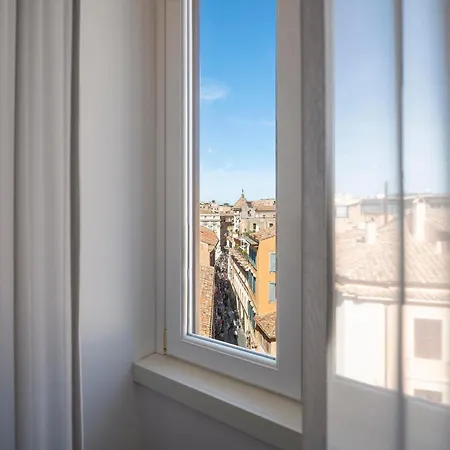 Sjr Luxury Trevi Fountain Apartment