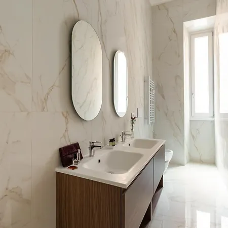 Sjr Luxury Trevi Fountain