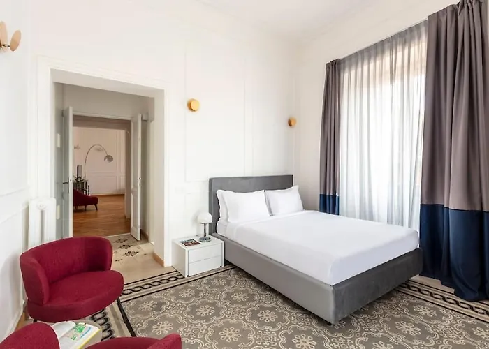 Sjr Luxury Trevi Fountain *