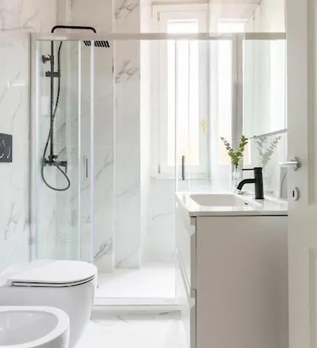 Sjr Luxury Trevi Fountain